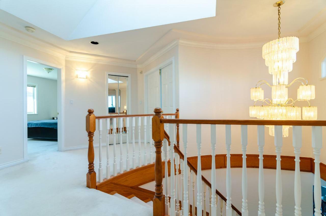 3 Private, Spacious, Bright Rooms In A Gorgeous House ニューウエストミンスター エクステリア 写真