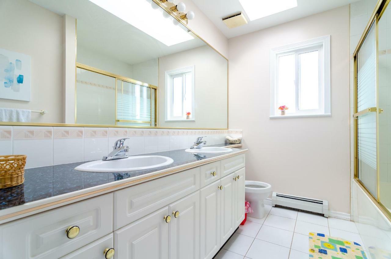 3 Private, Spacious, Bright Rooms In A Gorgeous House ニューウエストミンスター エクステリア 写真