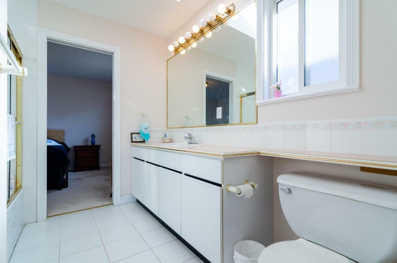 3 Private, Spacious, Bright Rooms In A Gorgeous House ニューウエストミンスター エクステリア 写真