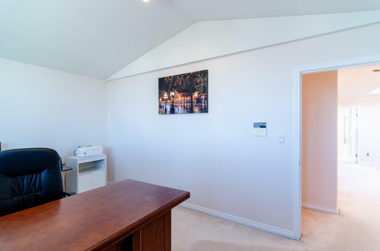 3 Private, Spacious, Bright Rooms In A Gorgeous House ニューウエストミンスター エクステリア 写真