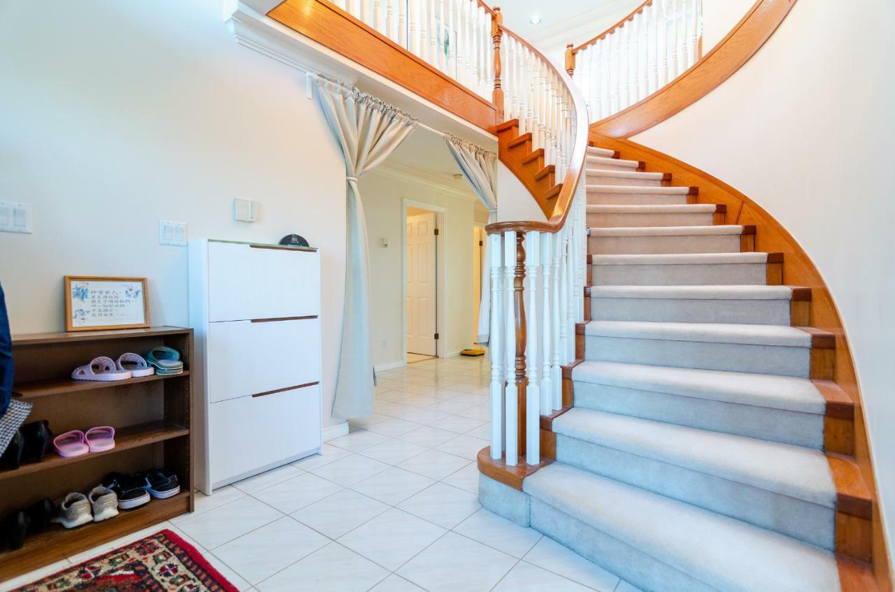 3 Private, Spacious, Bright Rooms In A Gorgeous House ニューウエストミンスター エクステリア 写真